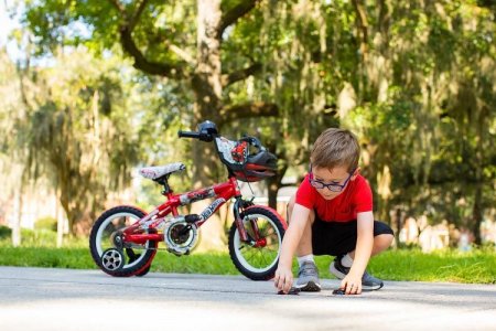 "Dynacraft Hot Wheels Boys BMX Street/Dirt Bike with Hand Brake 14"", Red/White/Black "